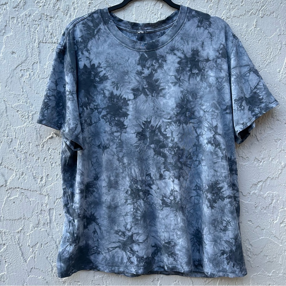 lululemon athletica Gray Tie-Dye Short Sleeve Tee